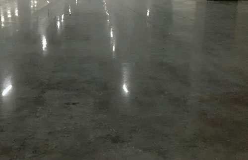 廈門固化劑地坪比普通地坪更防滑更安全嗎？